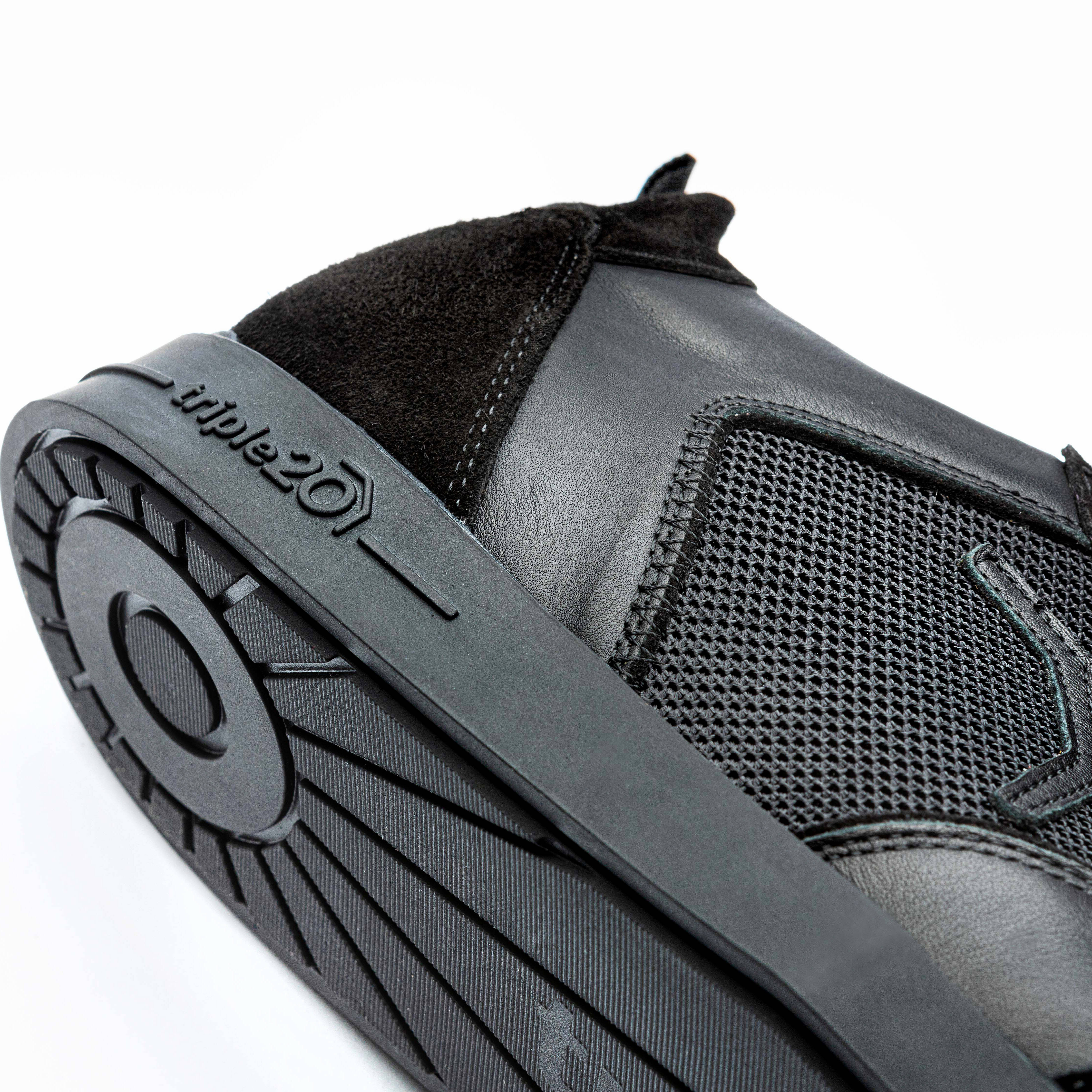 Triple20-Dartsshoes-Textil-Leder-Schwarz-Schwarz-Details-Sohle Triple20 Dartsshoes - Textil Leder Schwarz/Schwarz