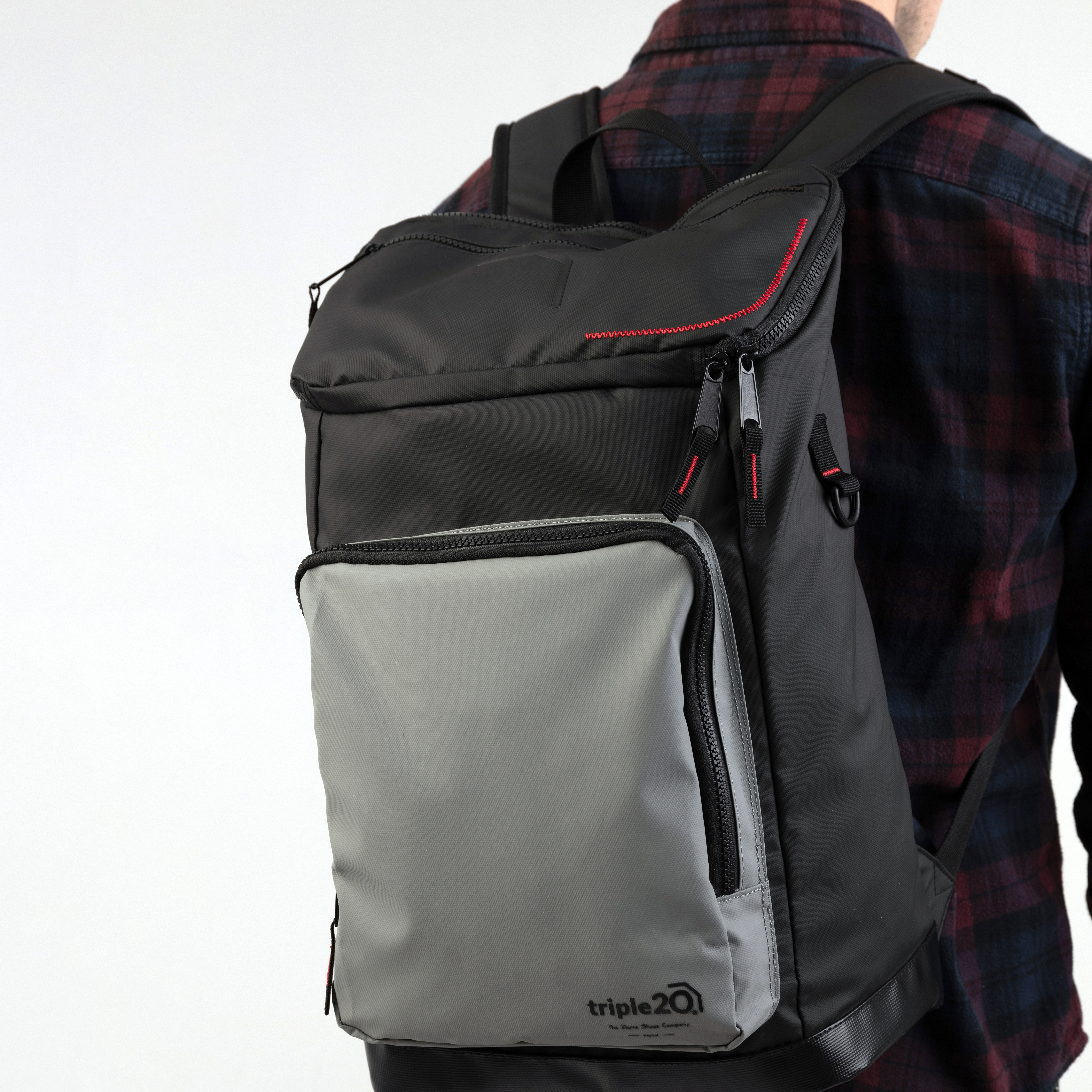 Triple-20-Dart-Rucksack-Echtfoto-Hinten Triple20 Dartsshoes - Dart Rucksack