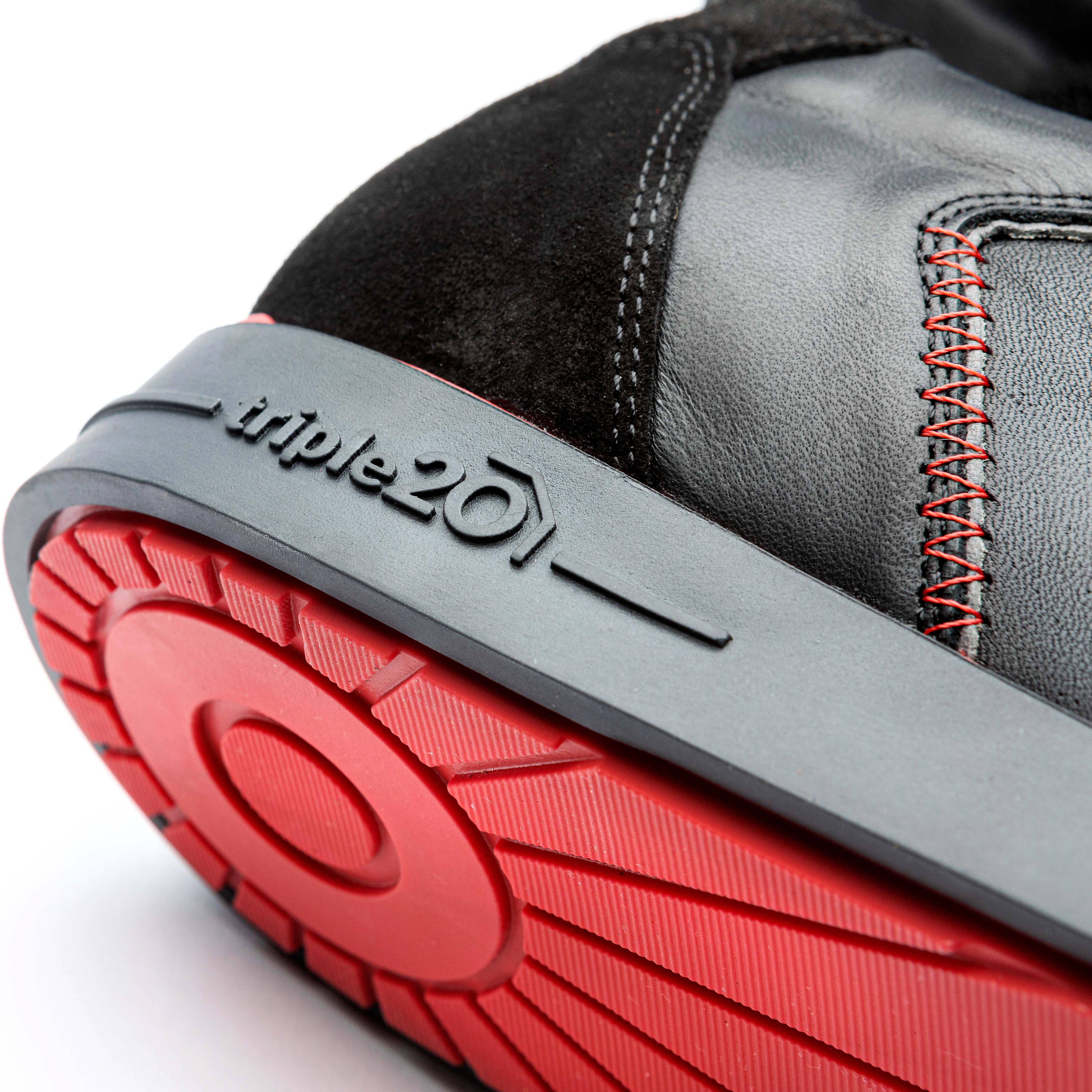 Triple20-Dartsshoes-Leder-Schwarz-Rot-Details-Sohle Triple20 Dartsshoes - Leder Schwarz/Rot